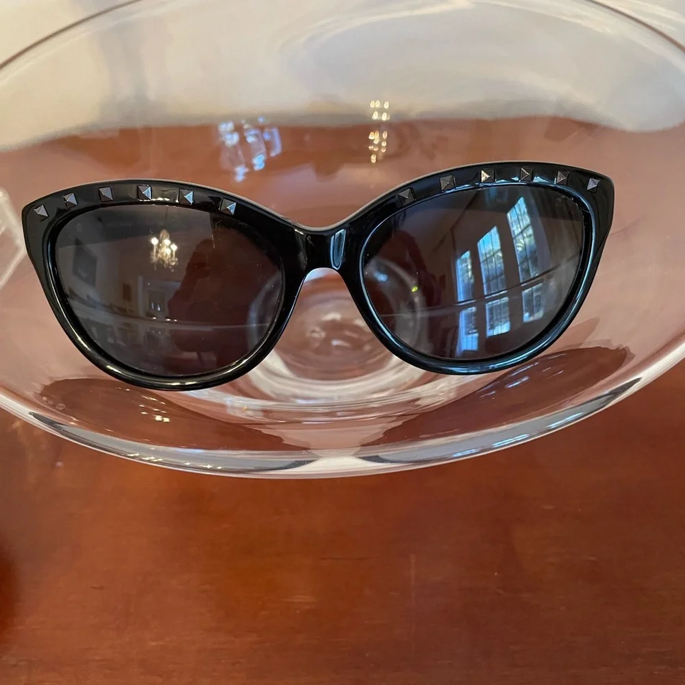 VALENTINO ROCKSTUD SUNGLASSES - Picture 2 of 8